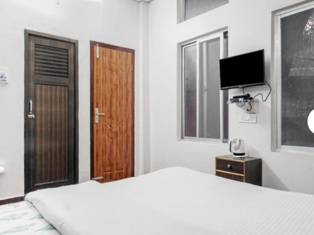 Hilltop Lodge Guwahati Bagian luar foto