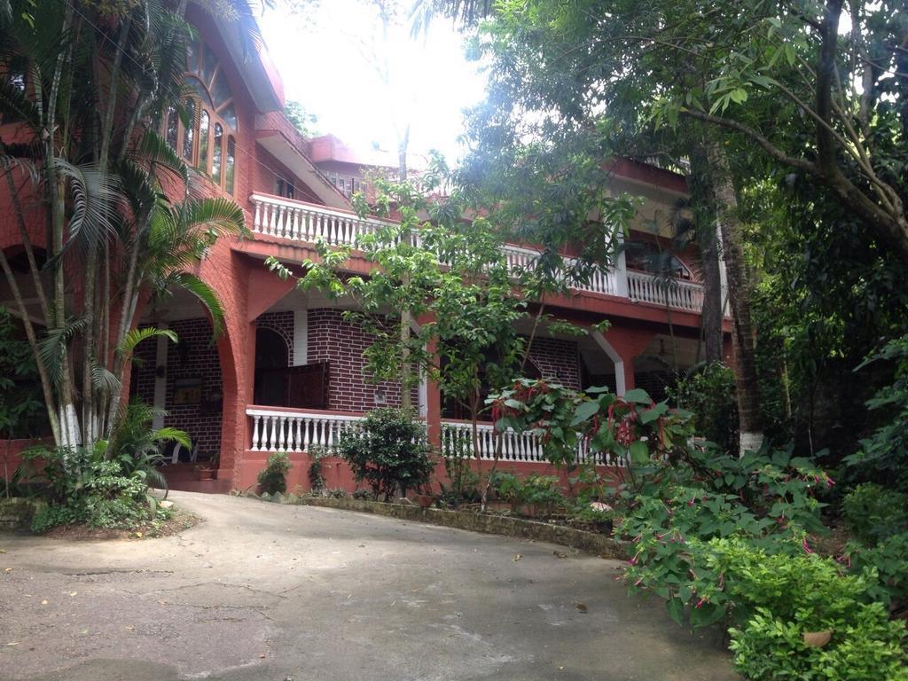 Hilltop Lodge Guwahati Ruang foto