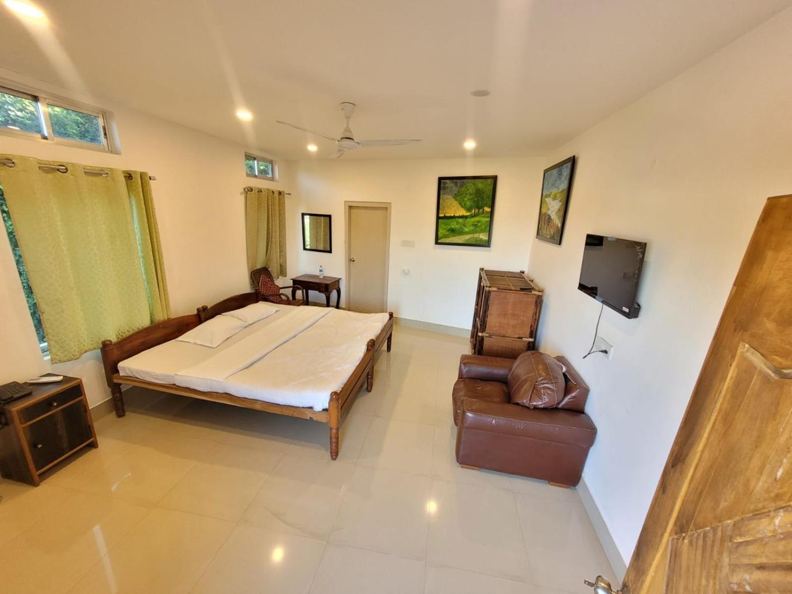 Hilltop Lodge Guwahati Bagian luar foto