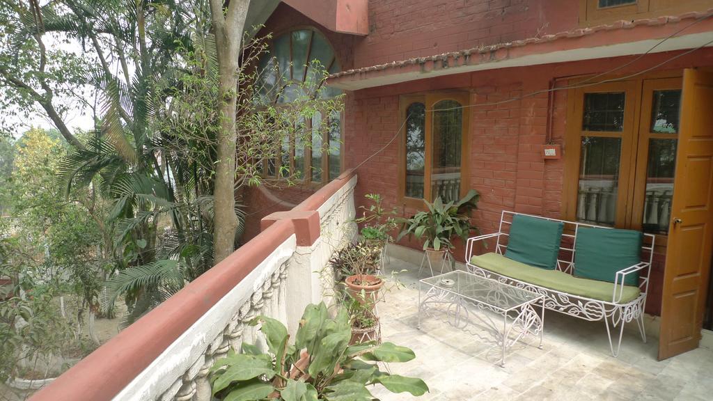 Hilltop Lodge Guwahati Bagian luar foto