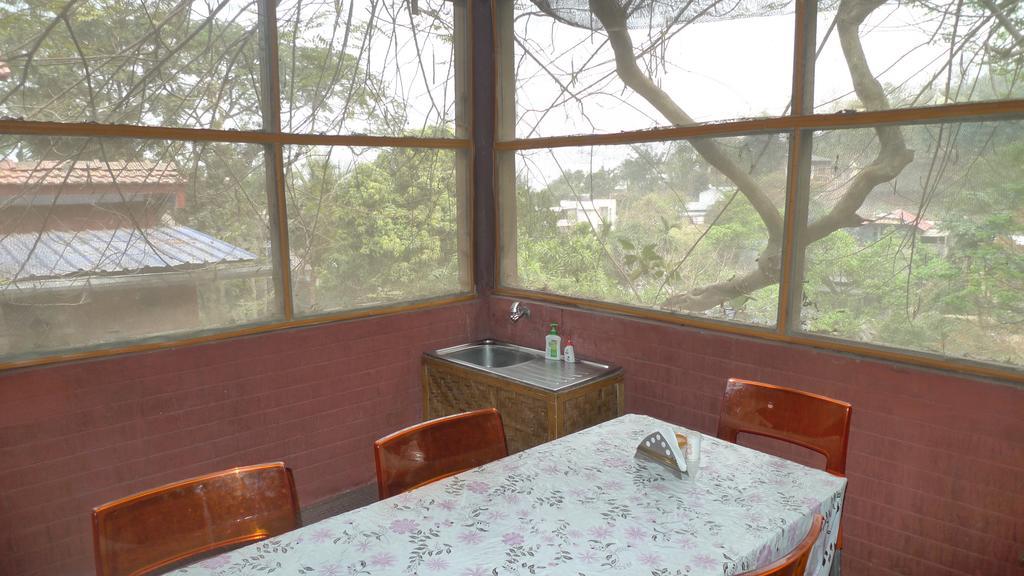 Hilltop Lodge Guwahati Bagian luar foto