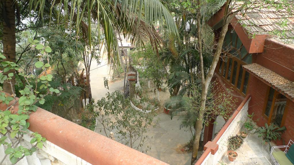 Hilltop Lodge Guwahati Bagian luar foto