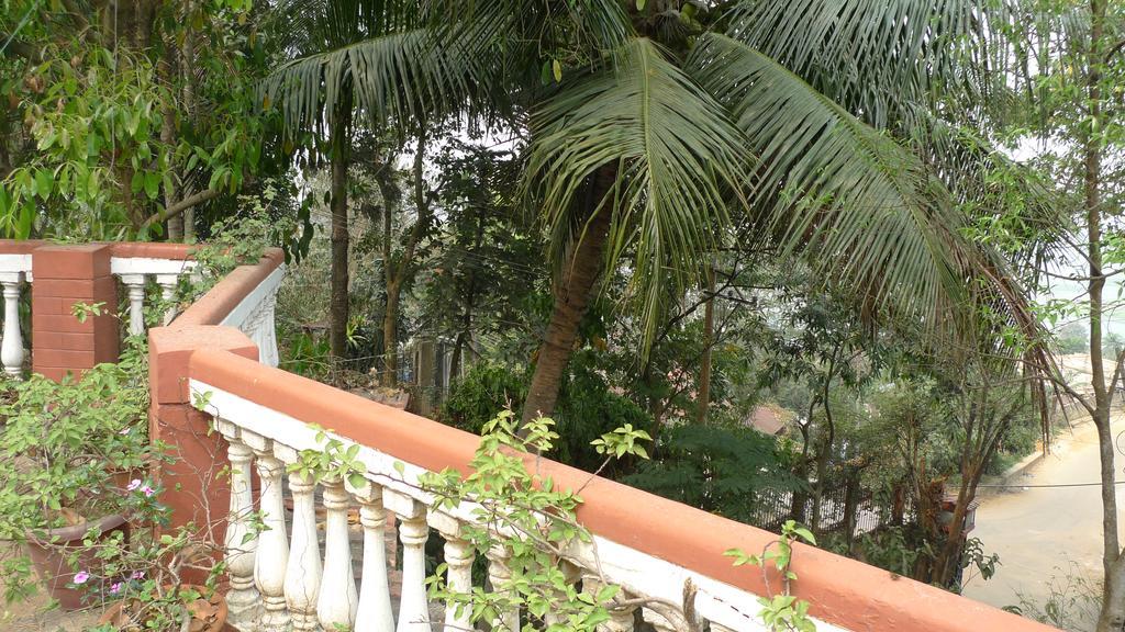 Hilltop Lodge Guwahati Bagian luar foto