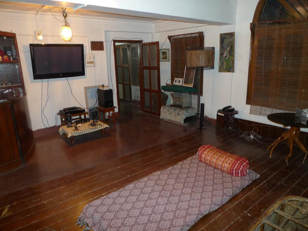 Hilltop Lodge Guwahati Ruang foto