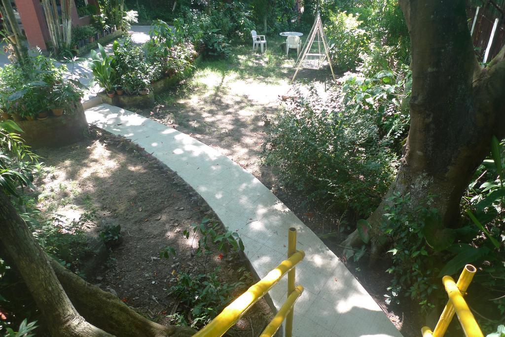 Hilltop Lodge Guwahati Bagian luar foto