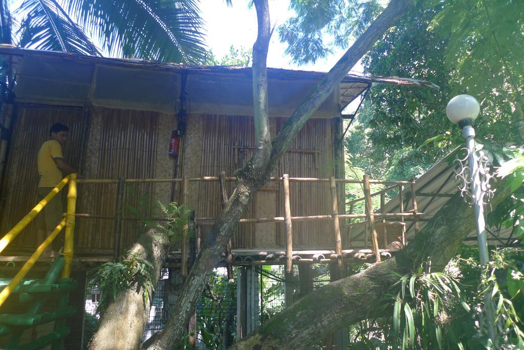 Hilltop Lodge Guwahati Bagian luar foto