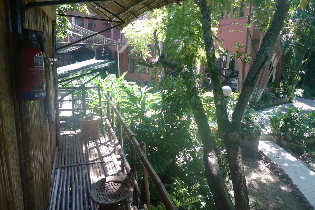 Hilltop Lodge Guwahati Bagian luar foto