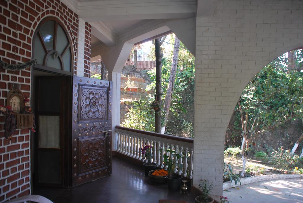 Hilltop Lodge Guwahati Bagian luar foto